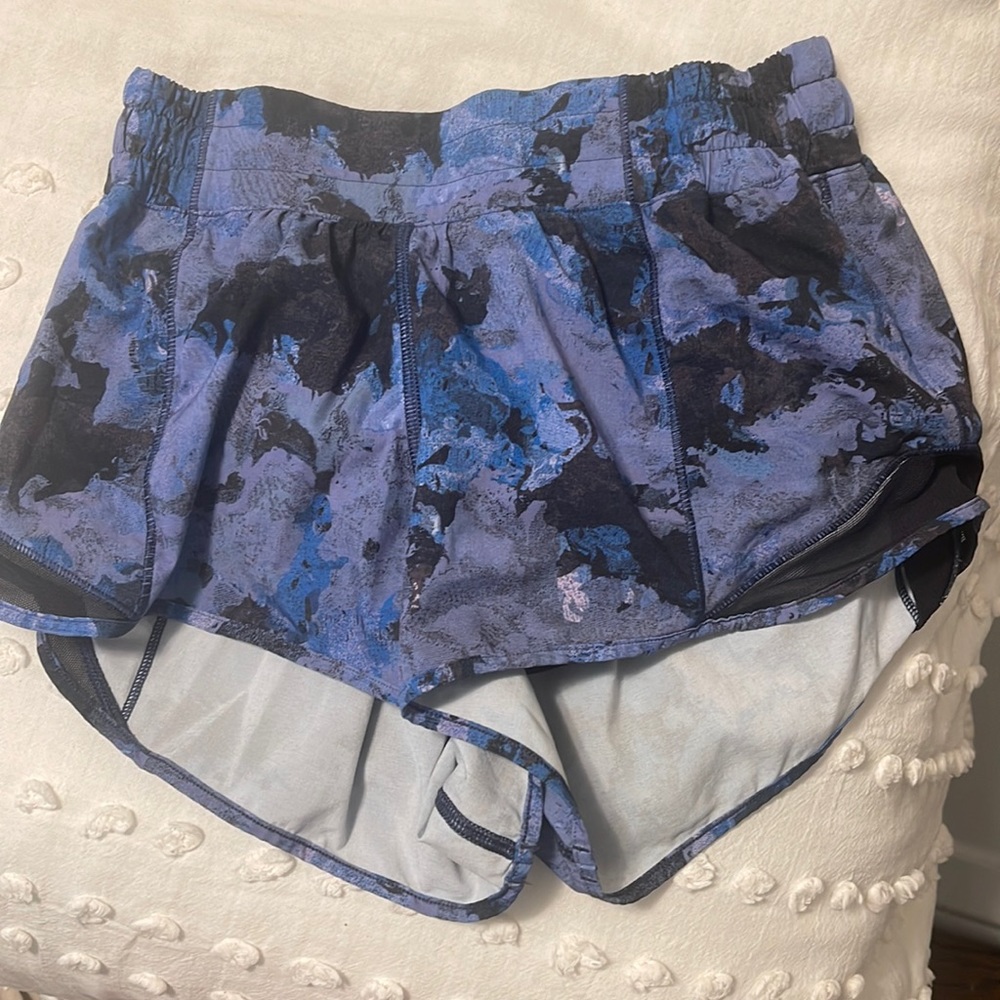 Lululemon Hotty Hot 2.5’ Shorts